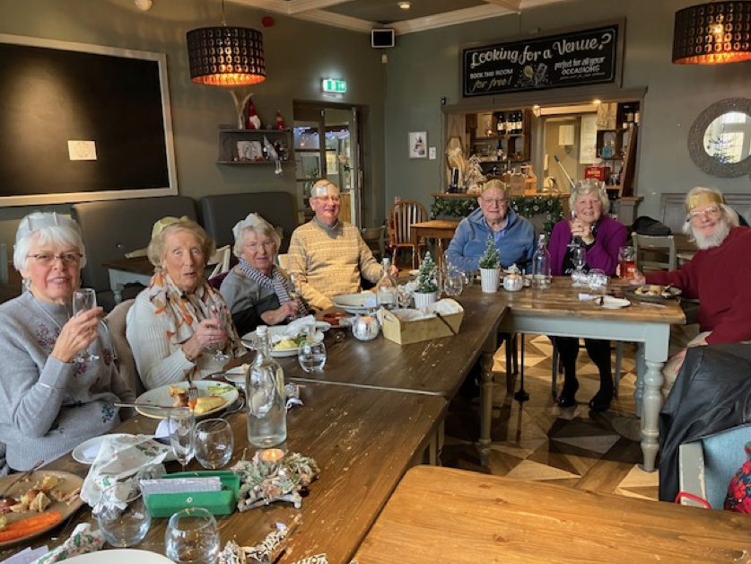 7 people sat enjoying a pub lunch
